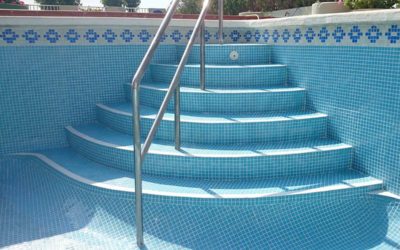 Cómo elegir las escaleras para tu piscina