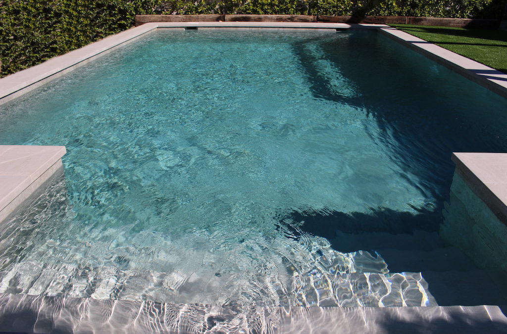 Piscinas desbordantes o de skimmer